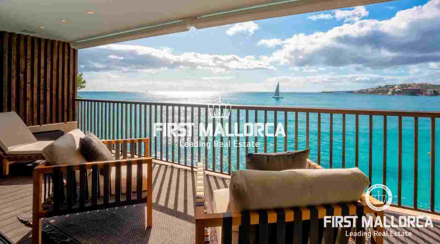Modernes Apartment mit tollem Blick direkt am Meer in Cala Mayor