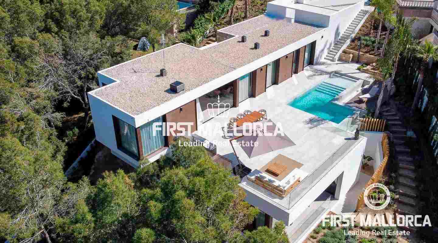 Exclusiva villa con diseño minimalista a estrenar en Costa de la Calma
