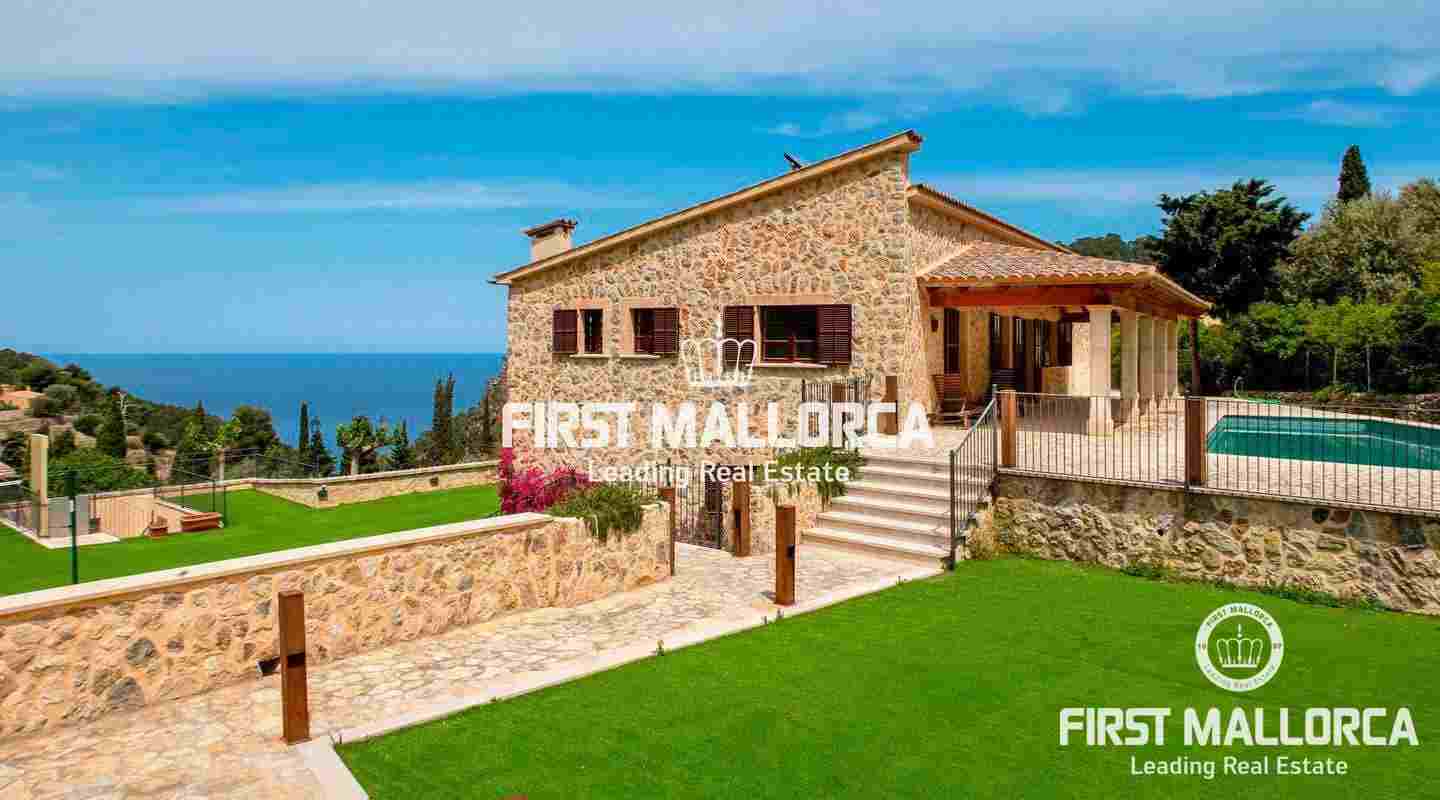 Preciosa finca de piedra con casa de invitados y vistas al mar en el