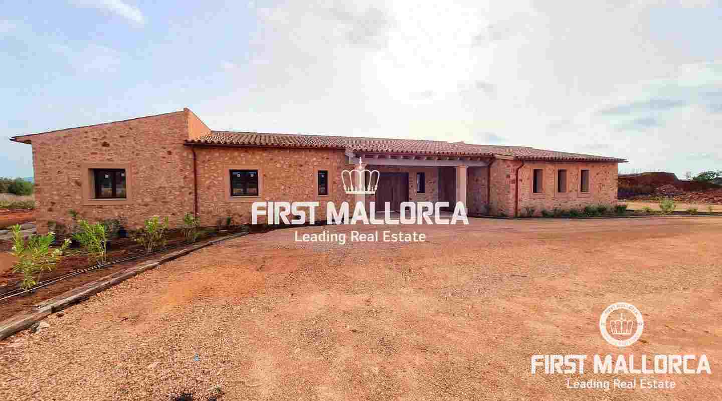 Excelente finca en construcción con vistas a la iglesia de Santanyí