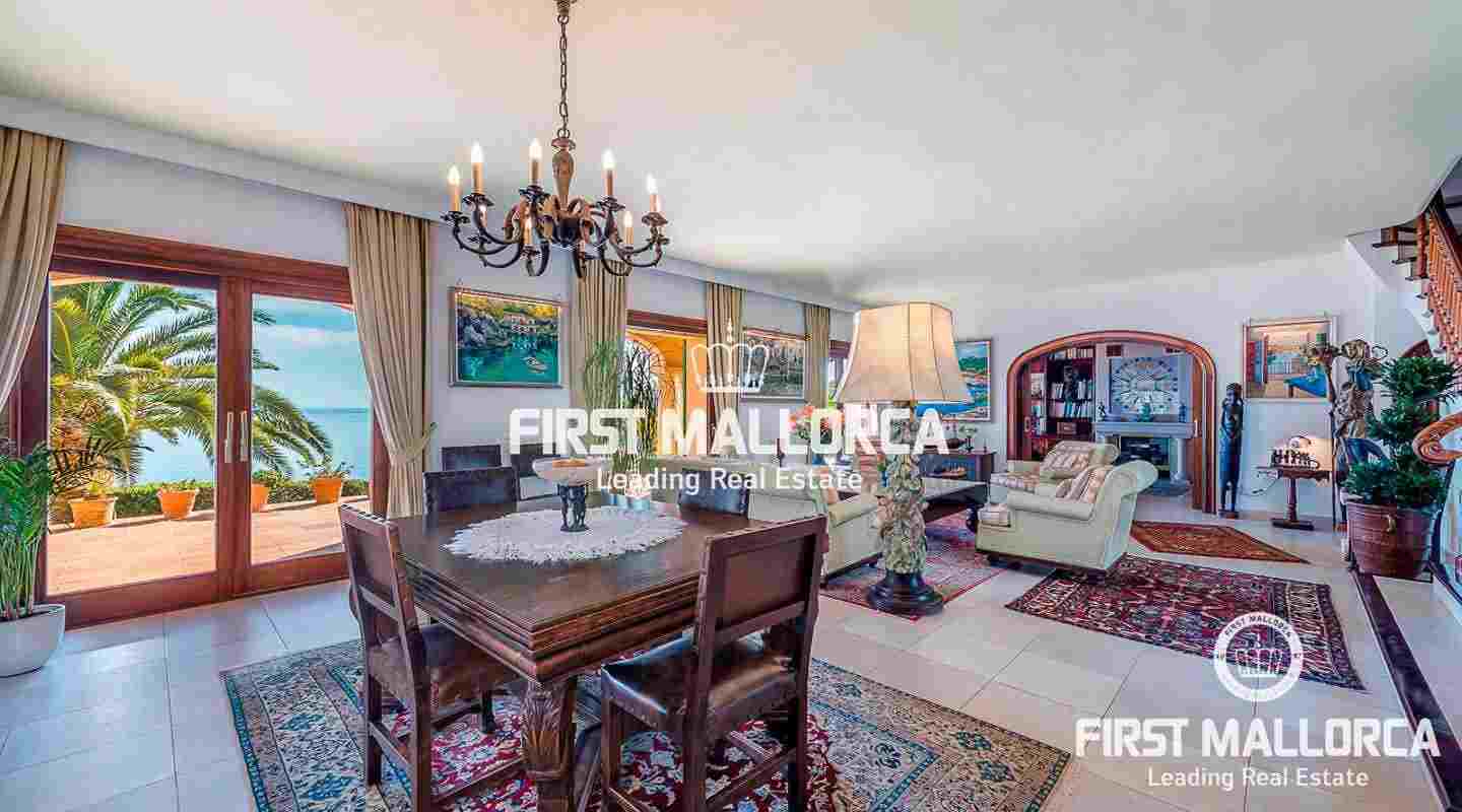 Impresionante casa de piedra natural ubicada en Cala Santanyi, uno de