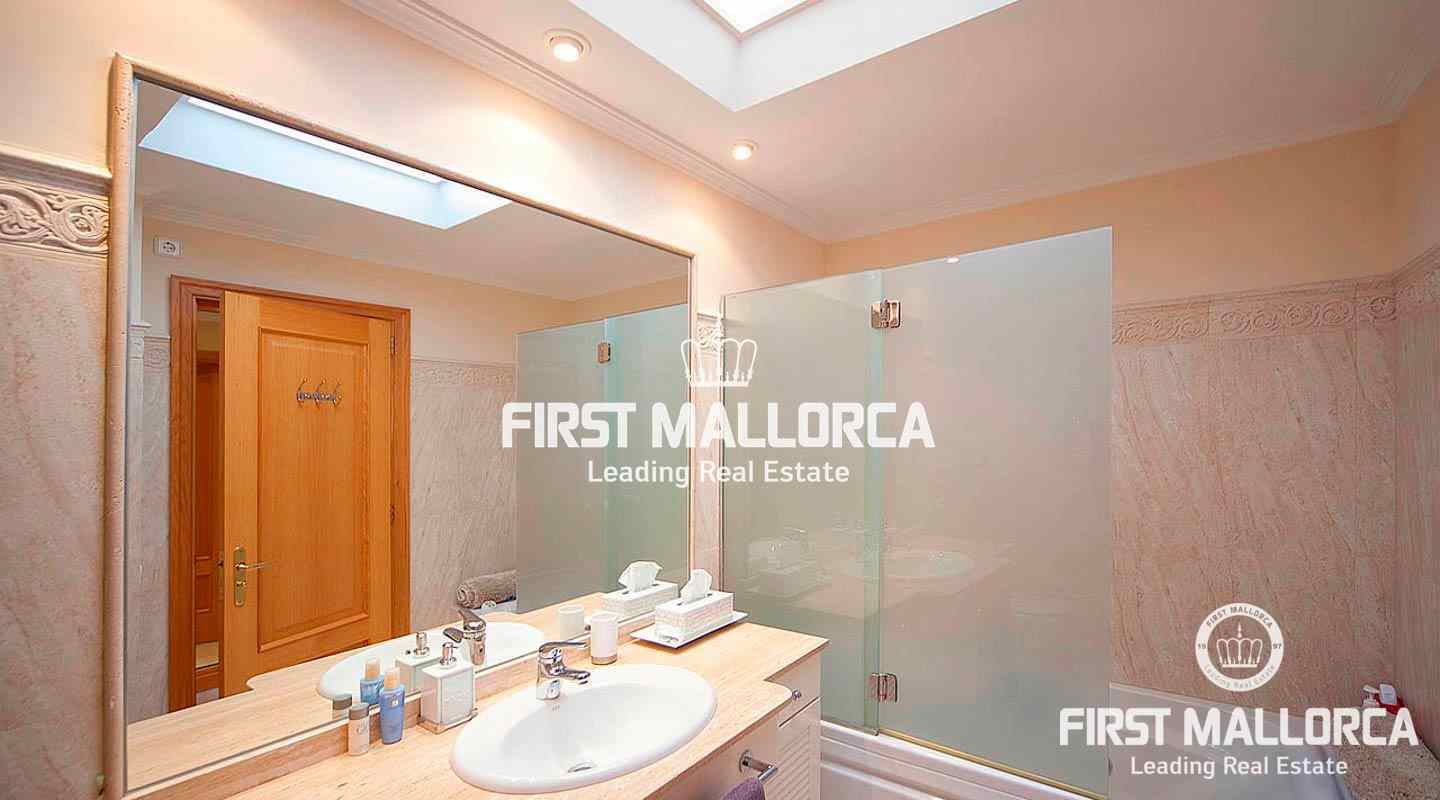 Sehr gutes Penthouse Apartment mit Blick auf die Berge