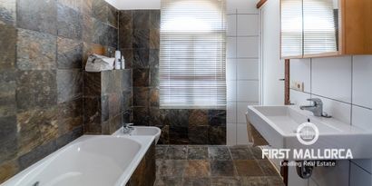 Real Estates picture 9 Ref. 67982