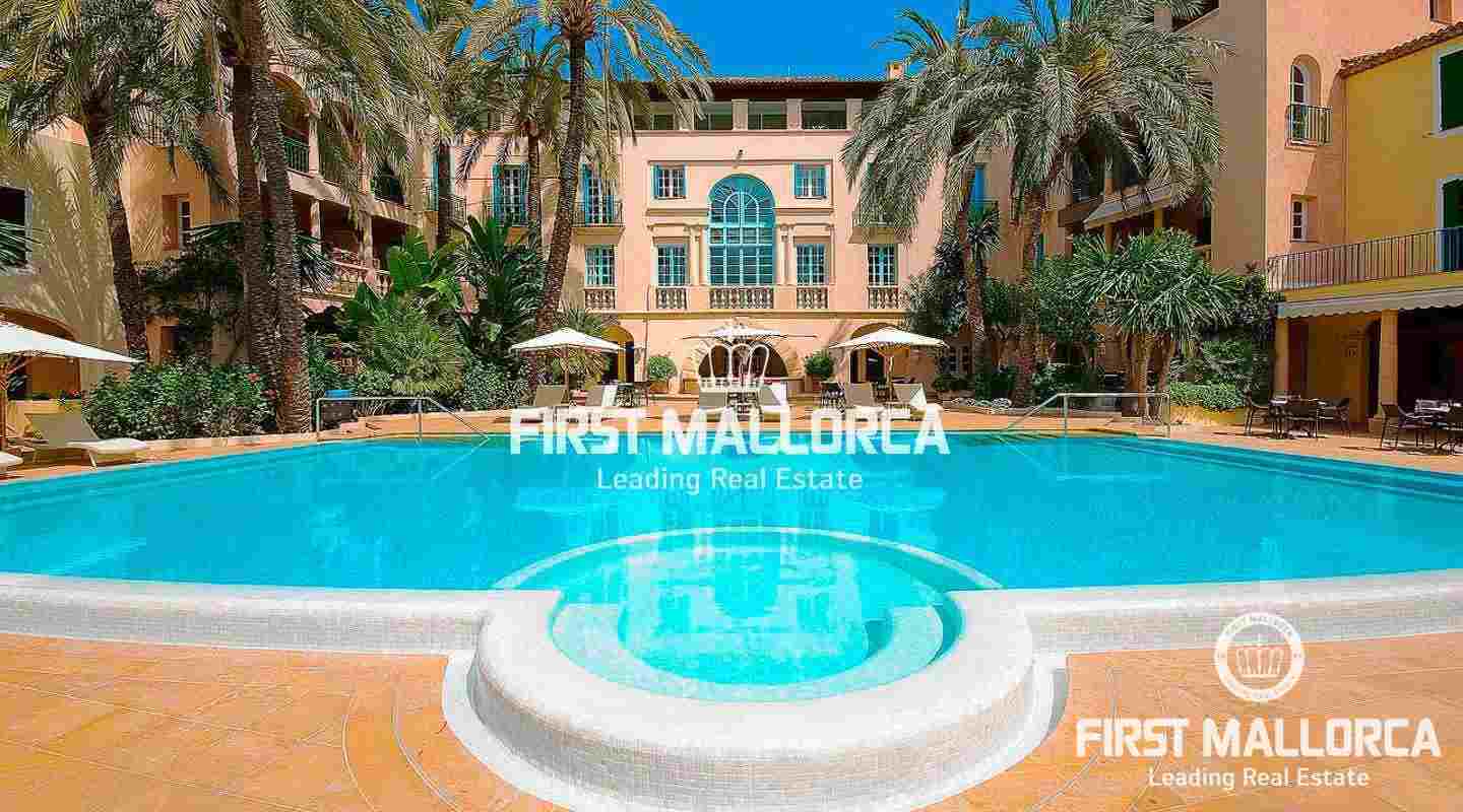 A beautiful Anchorage Club apartment with superb sea views