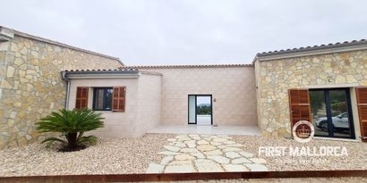 Real Estates picture 17 Ref. R22914