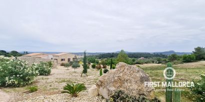 Real Estates picture 18 Ref. R22914