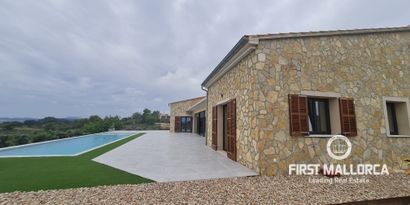 Real Estates picture 2 Ref. R22914