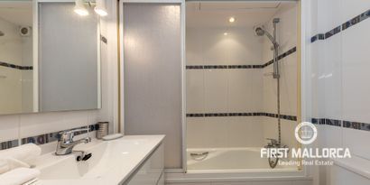 Inmobiliaria picture 8 Ref. Nº. R13865