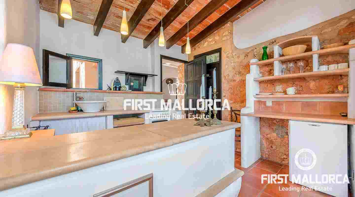 Eindrucksvolle Finca in S'Alqueria Blanca mit exotischem Pool und Garten
