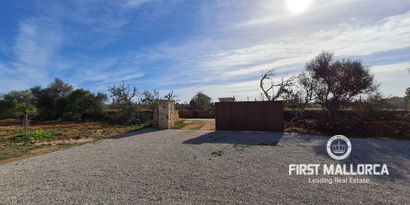 Real Estates picture 2 Ref. R24473