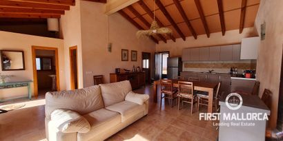 Real Estates picture 4 Ref. R24473