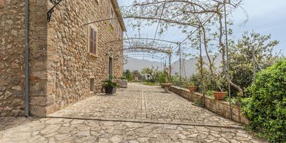 Real Estates picture 3 Ref. 79127