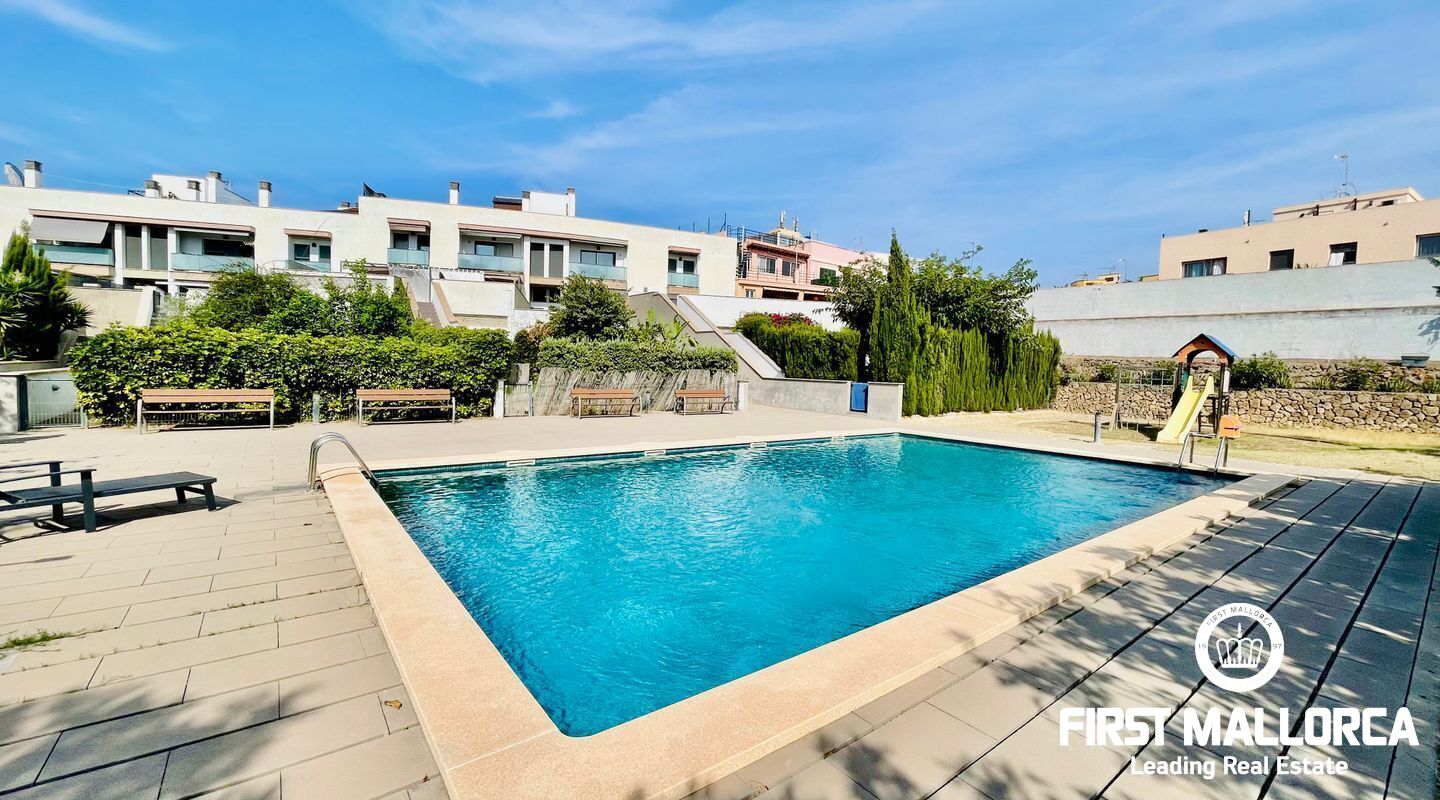 Cosy flat close to the sea in the Molinar area.