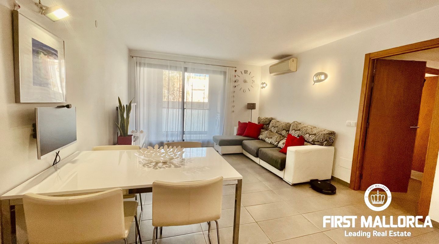 Cosy flat close to the sea in the Molinar area.