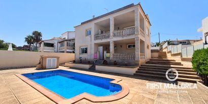 Real Estates picture 2 Ref. 82116