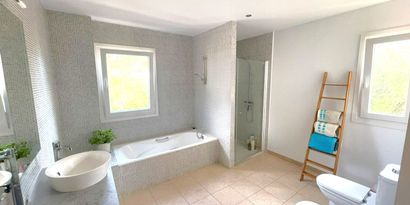 Real Estates picture 21 Ref. R28117