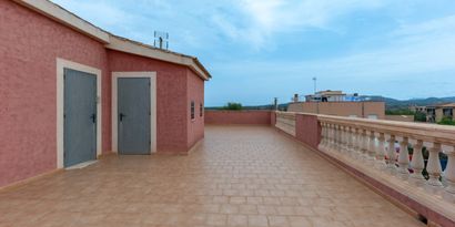 Real Estates picture 3 Ref. 82202