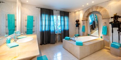 Inmobiliaria picture 24 Ref. Nº. 82284