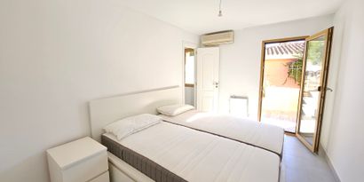 Real Estates picture 8 Ref. 82720