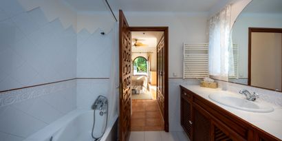 Real Estates picture 12 Ref. 82444