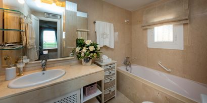 Real Estates picture 10 Ref. 72985