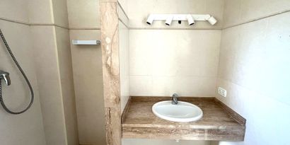 Real Estates picture 5 Ref. R28818