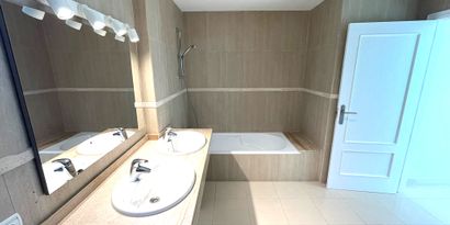 Real Estates picture 16 Ref. R28818