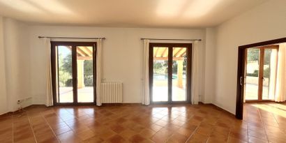 Real Estates picture 3 Ref. R28916