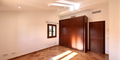 Real Estates picture 10 Ref. R28916