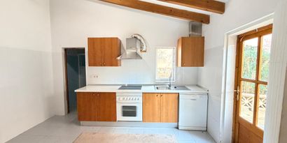 Real Estates picture 6 Ref. 83080