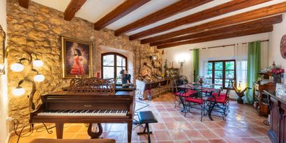 Real Estates picture 11 Ref. 83033