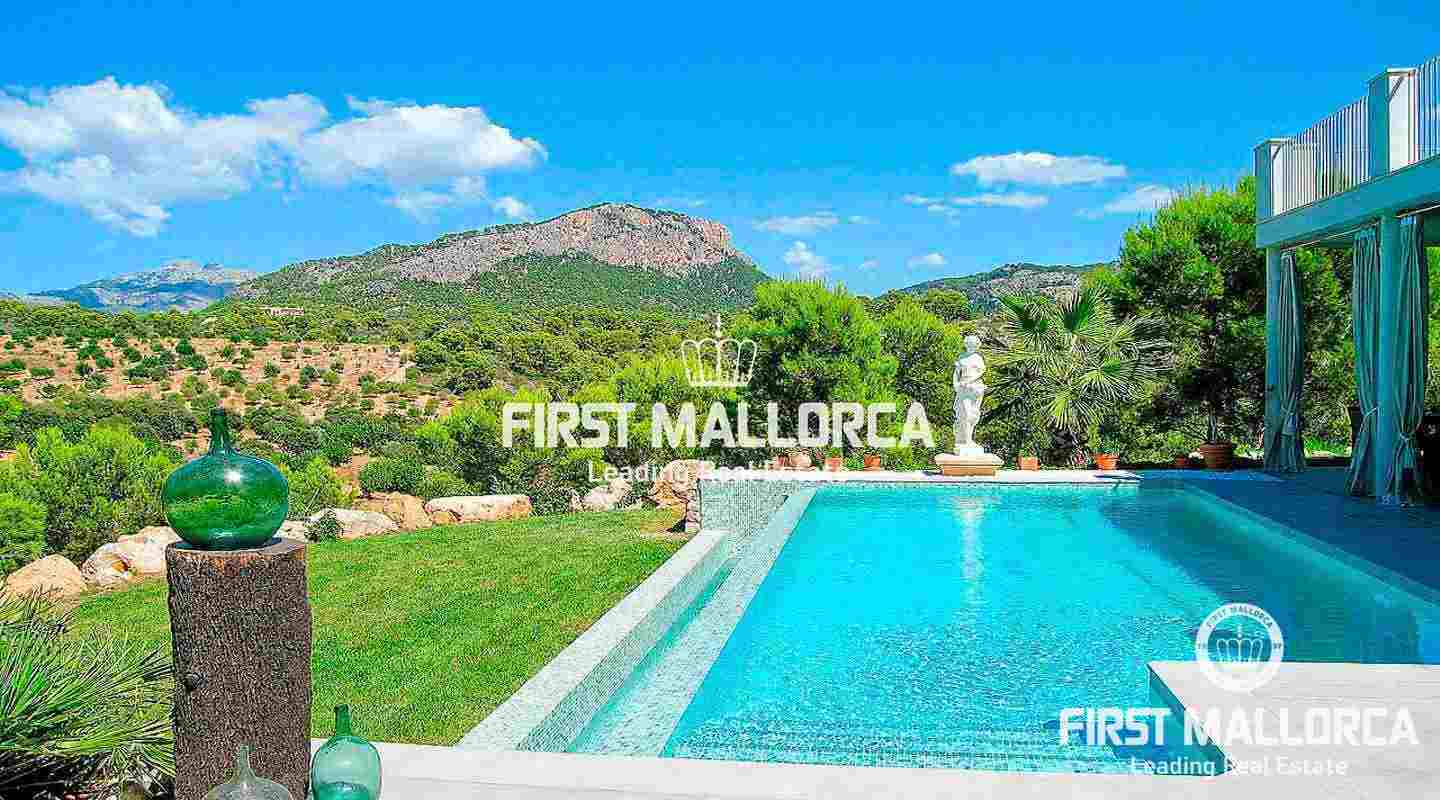 Mallorca villas for rent: Camp de Mar villa with panoramic mountain ...