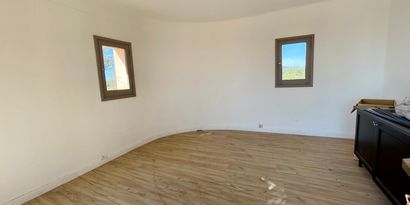 Real Estates picture 45 Ref. R29360