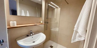 Real Estates picture 29 Ref. R29360