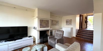 Real Estates picture 2 Ref. 82216