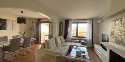 Real Estates picture 3 Ref. 82216