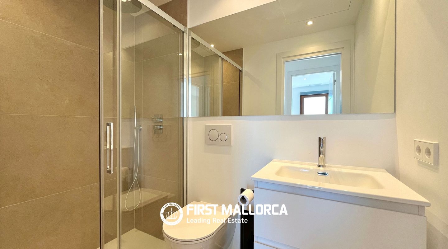 Bright and Elegantly Furnished Penthouse in the Heart of Santa Catalina – photo 52