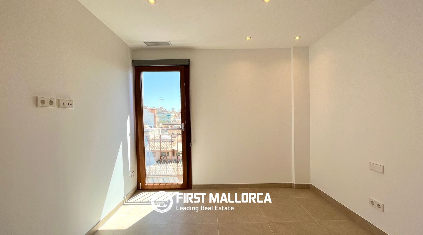 Bright and Elegantly Furnished Penthouse in the Heart of Santa Catalina – photo 50