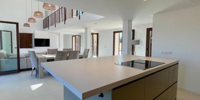 Inmobiliaria picture 8 Ref. Nº. R24649