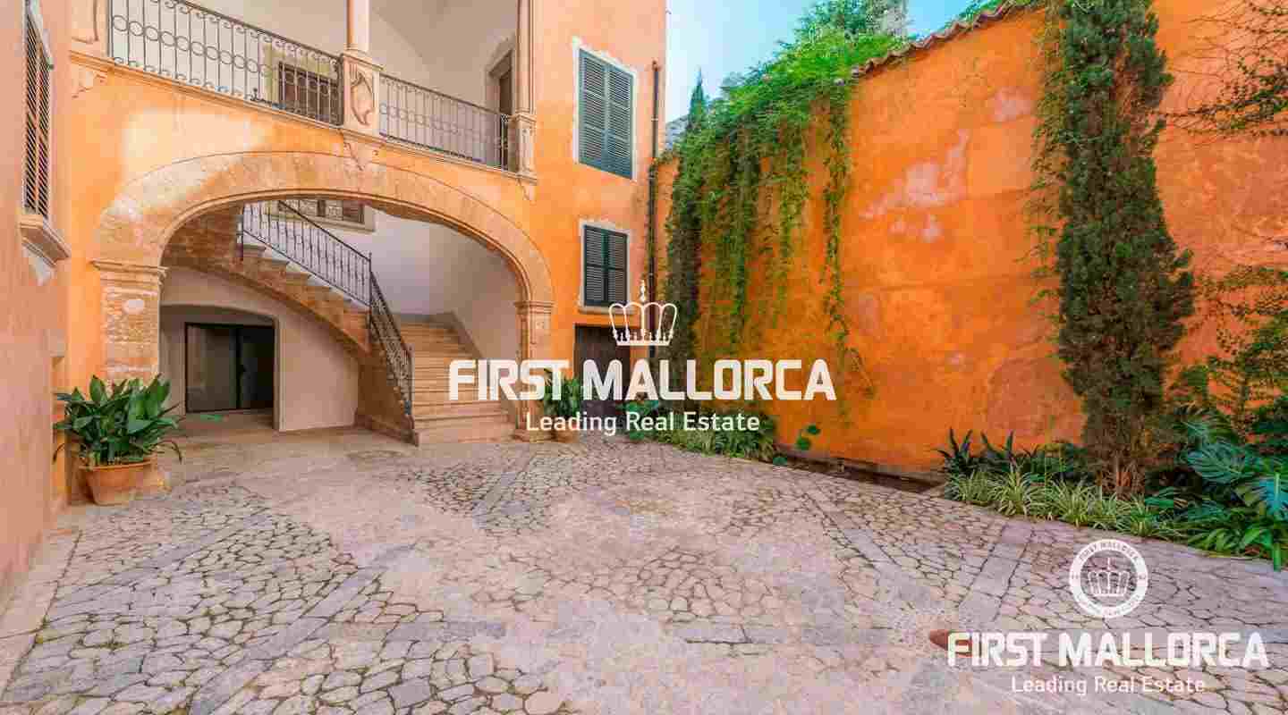 Exceptional high quality apartments located in an Old Town historic