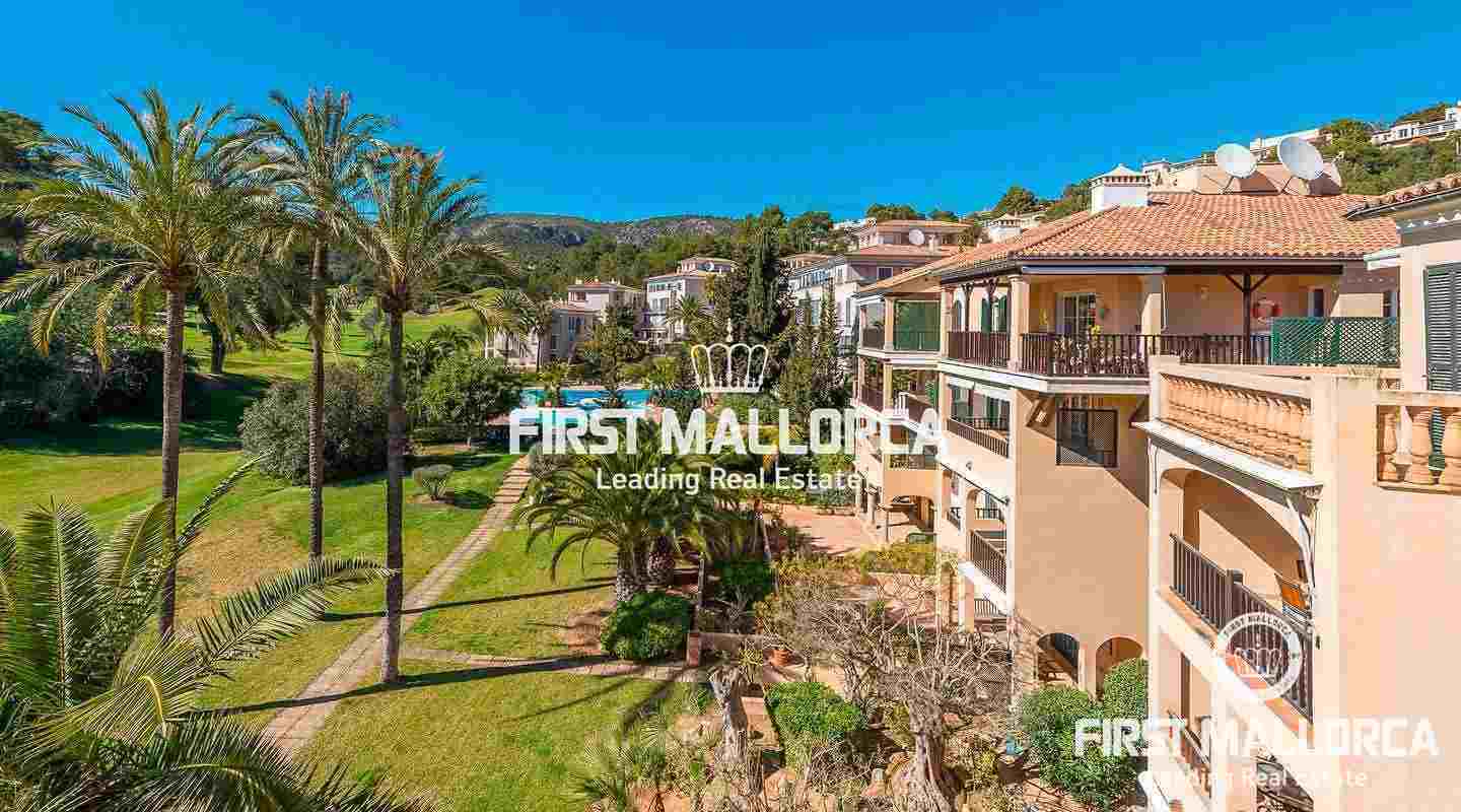 Lichtdurchflutetes Penthouse direkt am Golfplatz von Bendinat