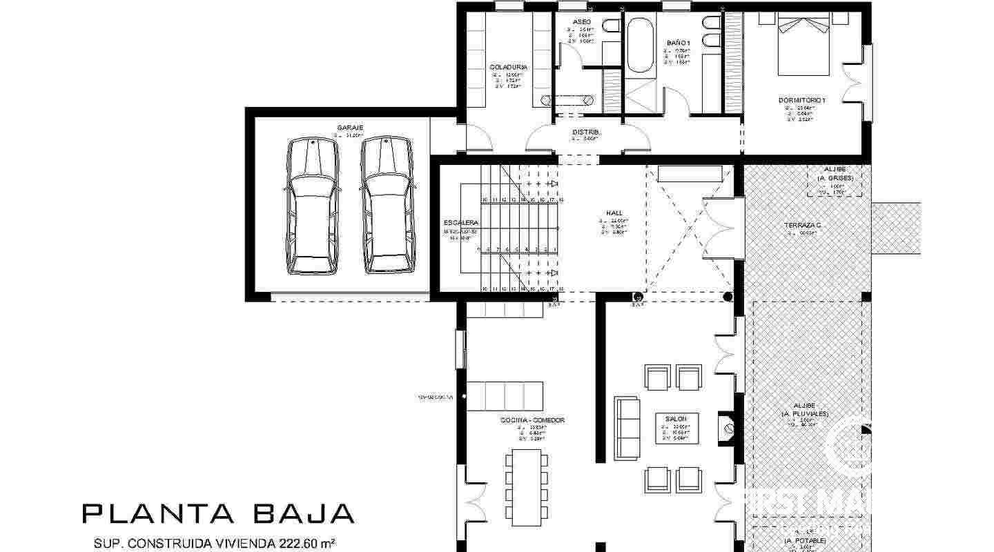 Chalet con piscina de estilo mediterráneo con vistas al mar y jardín