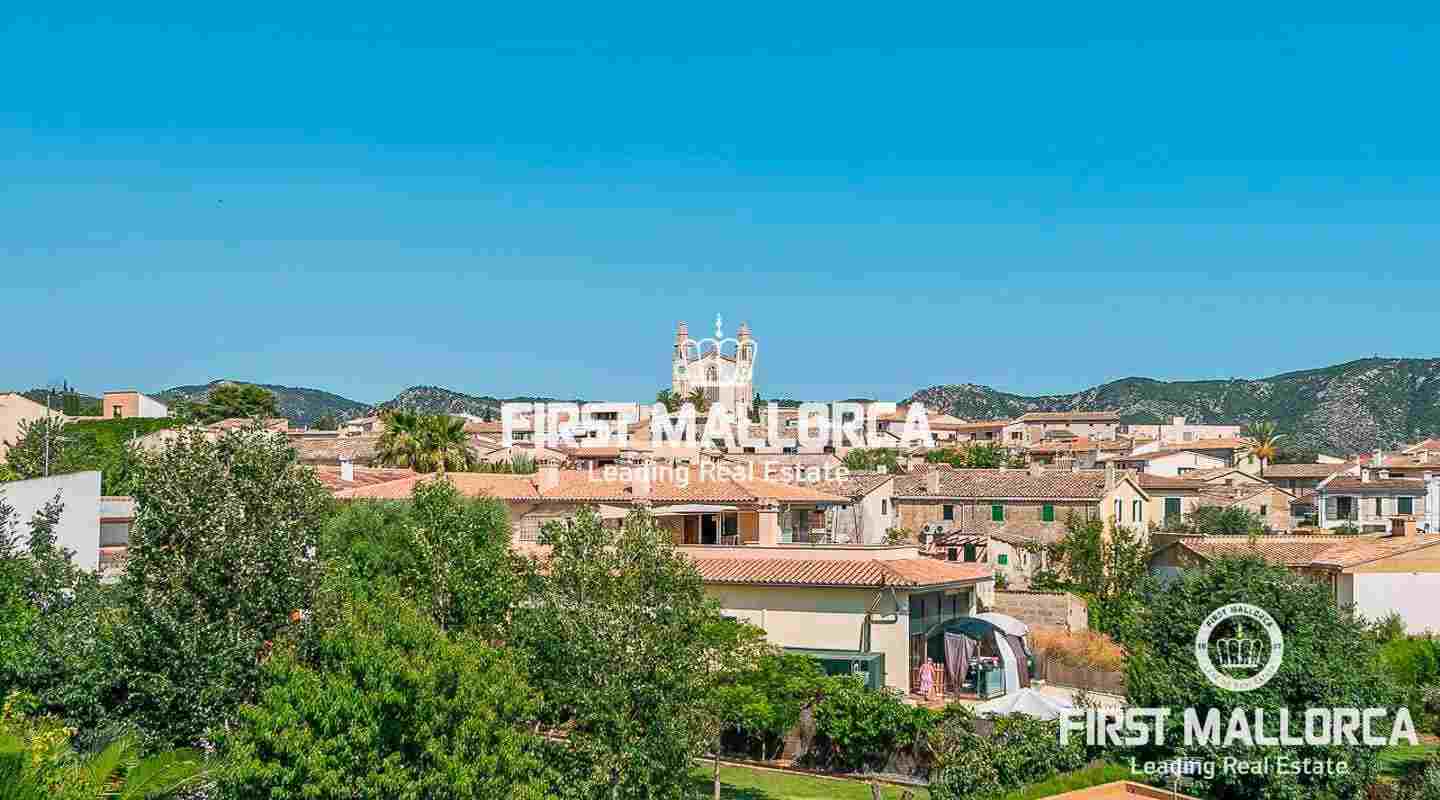Casa moderna, ideal para familias, con vistas sobre el pueblo de Calviá